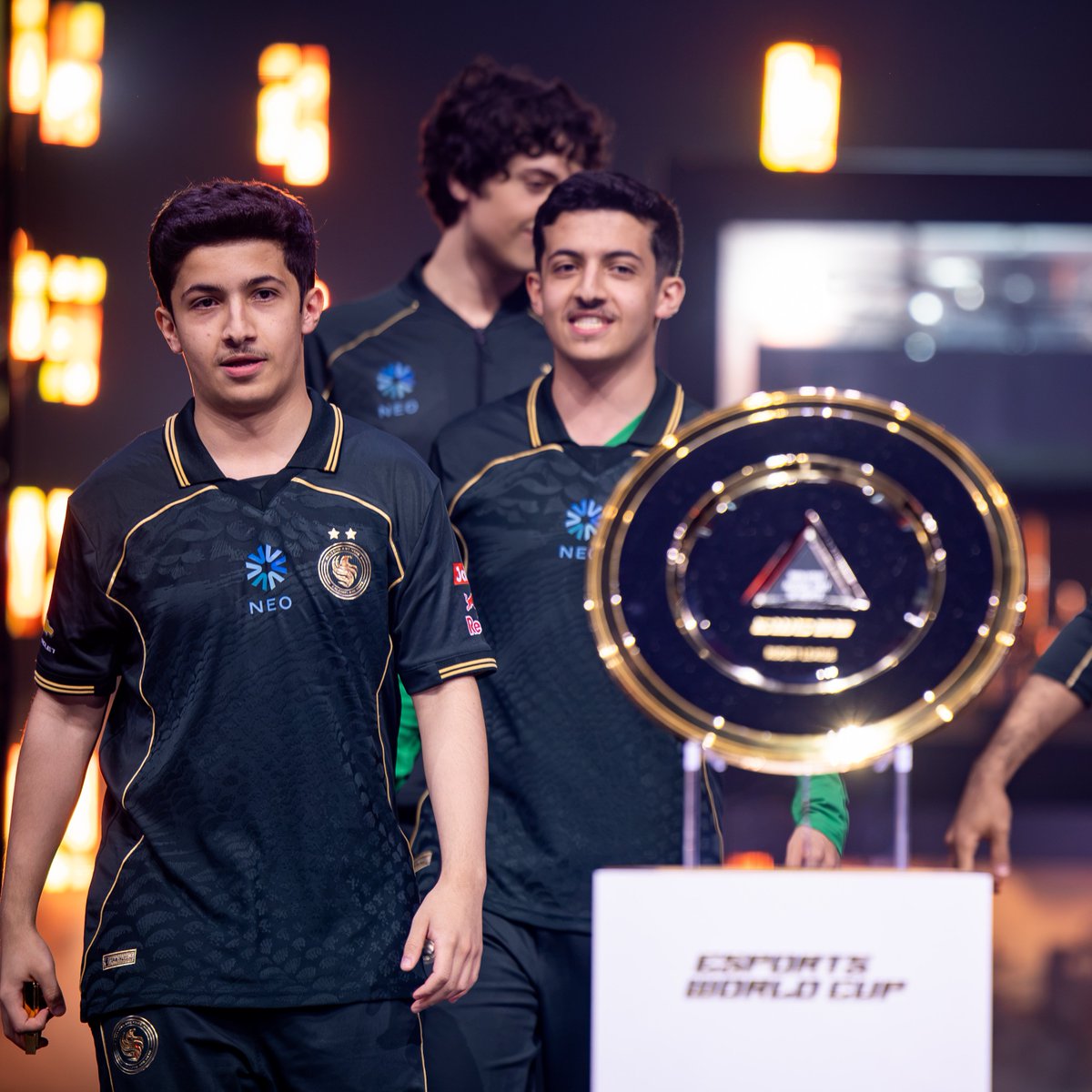 RocketBaguette's tweet photo. CE SONT LES SEULS JOUEURS À AVOIR TOUT GAGNÉ SUR ROCKET LEAGUE... 🤯

👑 Champions du Monde #RLCS en 2026
🏆 Champions du Major de Raleigh 🇺🇸 en 2025
⭐ Champions de la FIFAe en 2025
🥇 Champions de l’EWC en 2026

Les jumeaux inscrivent leurs noms dans l’HISTOIRE. ✍️ https://t.co/R3y1UsQ7xp