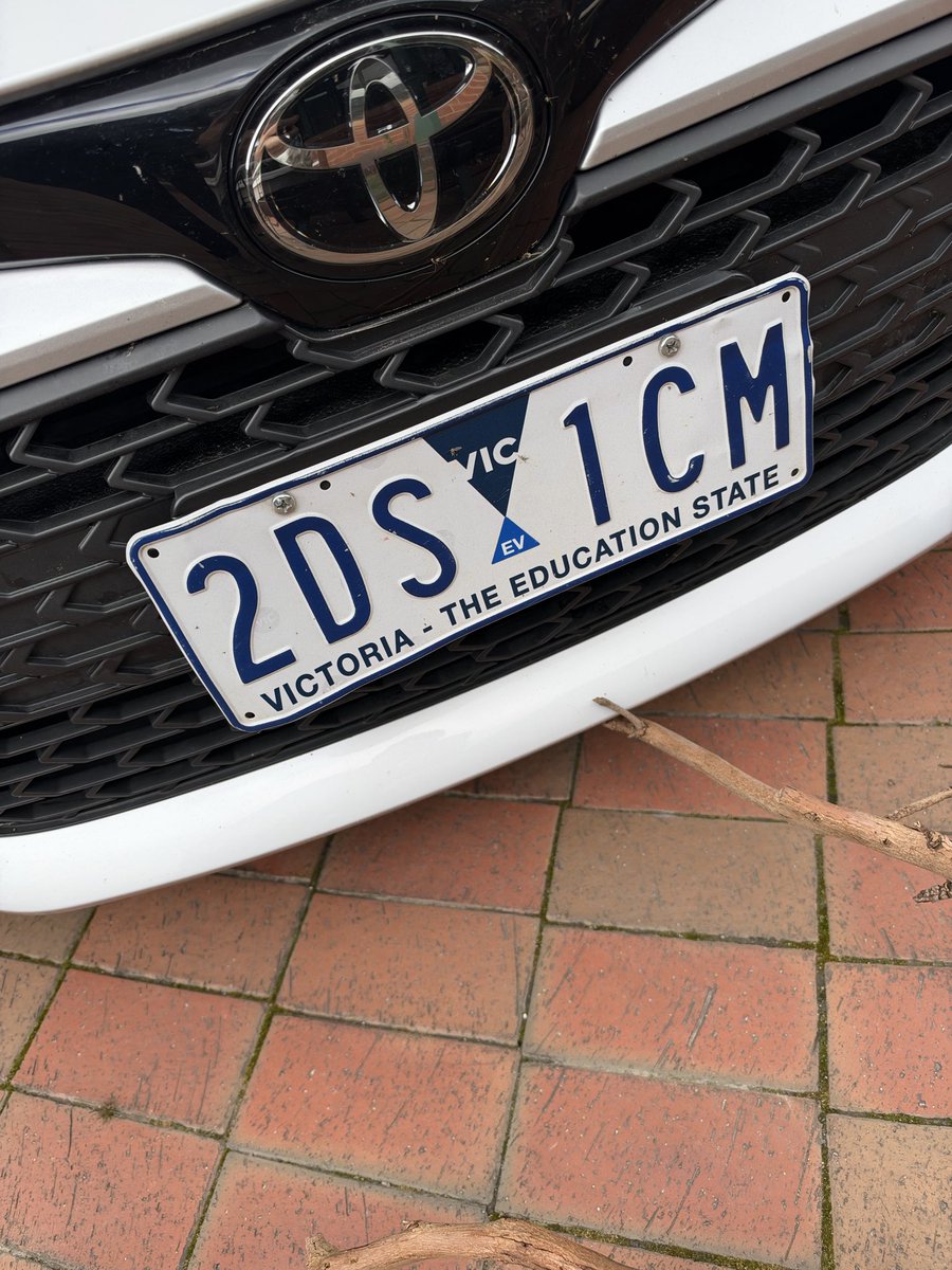 1mattofmany's tweet photo. Can someone from @HertzAUCar or @thriftycars call me about sending unroadworthy cars out with customers. I’ve tried calling. Melbourne Airport office is not answering. 
Told by central to wait for an email is not good enough https://t.co/CiP8b1JkUP