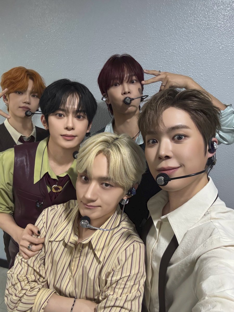the_verivery_jp's tweet photo. [📸]
2026.09.20
SBS #人気歌謡

VERRERの応援で幸せだった
'Don't Panic!' ✨

VERRER いつもありがとうございます💜🤍

#ベリベリ #VRVR
#CONFETTI #Dont_Panic https://t.co/ERBMhbCz7o