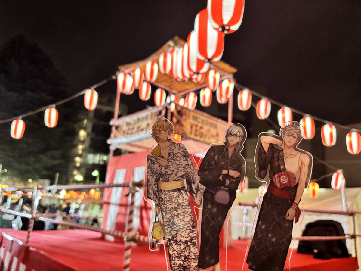 mooootsuha's tweet photo. うたプリの夏祭り当たらなかったので普通のお祭り楽しんできた🏮🍧🎇
今年ことごく雨で中止になってたからアクスタ持ち出せたの感謝☺️屋台ご飯大好き https://t.co/jberP48em0