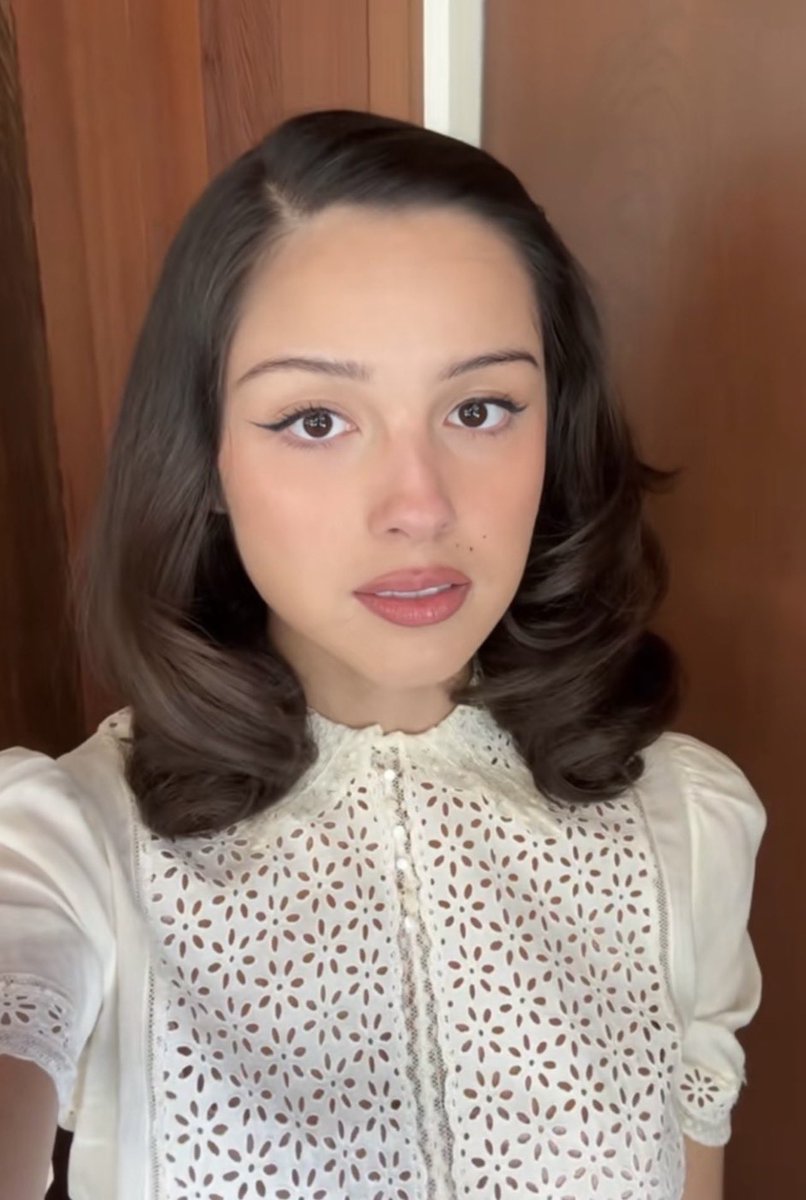 strawbbe's tweet photo. olivia rodrigo in my birthday color ⋆˚𝜗𝜚˚⋆ https://t.co/nTt5jHUsbB