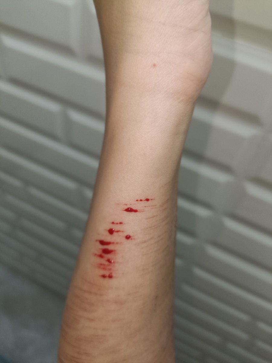 MYSTARlASS's tweet photo. i go to toilet js for this :3 #sfxmakeup https://t.co/TmOyM2MF3r