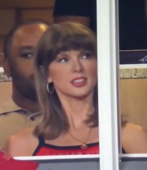 sophlonglondon's tweet photo. Taylor filmed Opalite and liked what she saw https://t.co/mf4u9qQonx