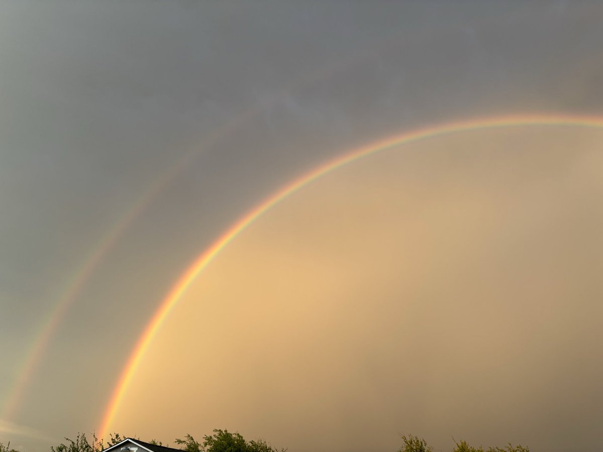 writtenbymai's tweet photo. double rainbow! https://t.co/SR7XxPMtPP