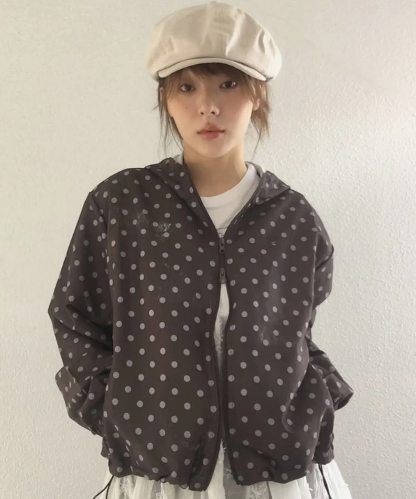 chicks_kr's tweet photo. #팔로우 #RT #맘찍 #RT이벤트 #댓글이벤트 
아침 저녁 기온 뚝,,지금 딱 들고 다니면서 걸치기 좋은
꩜ 트위스타 도트 윈드브레이커 브라운꩜ 
추석 감사제 세일로 50% 반값임..
추첨 9.28 월 1명

https://t.co/DJom0crBb7 https://t.co/a0OtVYuron