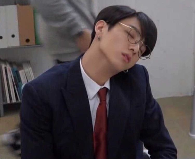 miilkykoo's tweet photo. un #jinkookau omegaverse en donde jin está (infelizmente) casado y jk es su joven asistente del trabajo omega con el que después de un viaje de negocios en el que hay demasiada tensión termina teniendo una aventura extramatrimonial que no se limita a una sola noche. https://t.co/U4X0gMwNCM