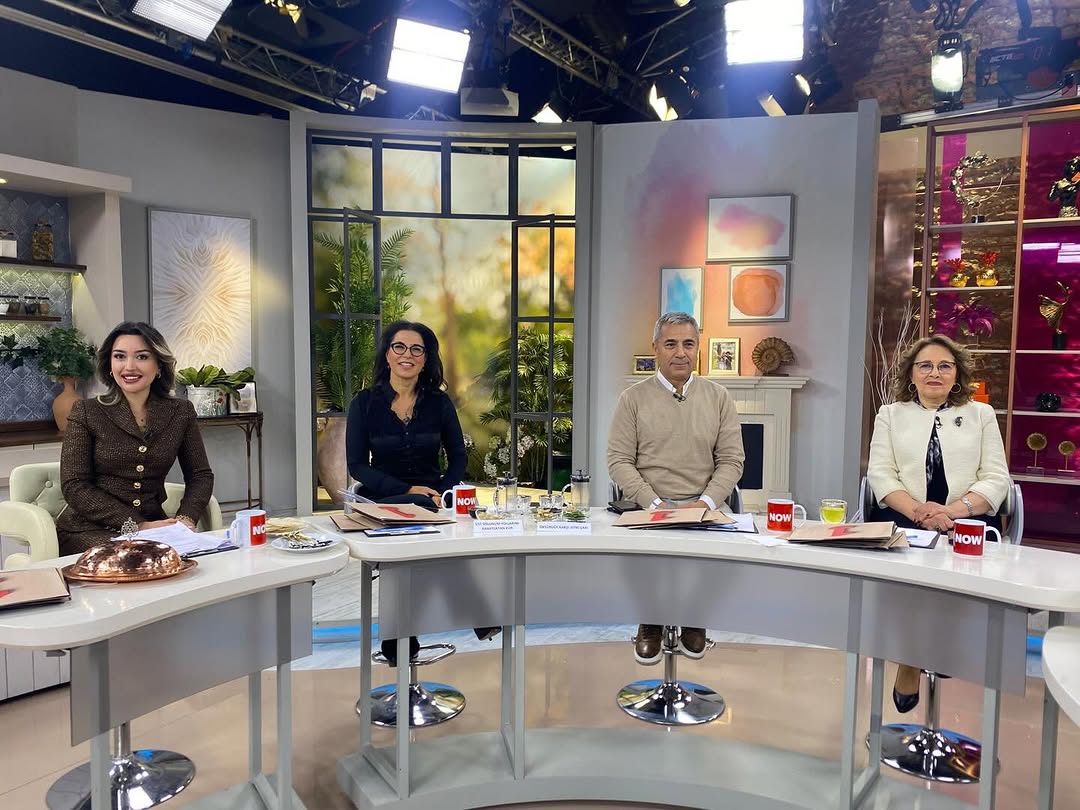 williamsnayder's tweet photo. Bu hafta Now TV'de Çağla Şıkel'le Yeni Bir Gün programında, 'bilim masası'nda enfeksiyon hastalıkları ile bağışıklık sistemini konuştuk. Canlı yayın doğal akışında çeşitli konular yarım kalabiliyor, sorularınızı yazın, elimden geldiğince cevaplamaya ... https://t.co/5DcJ6jfid9