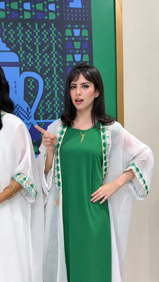 NooeTaleb's tweet photo. بنت جميلة تلفت نظر الجمهور أثناء تجهيز الاحتفال باليوم الوطني السعودي 💚 https://t.co/pTcElIx22e