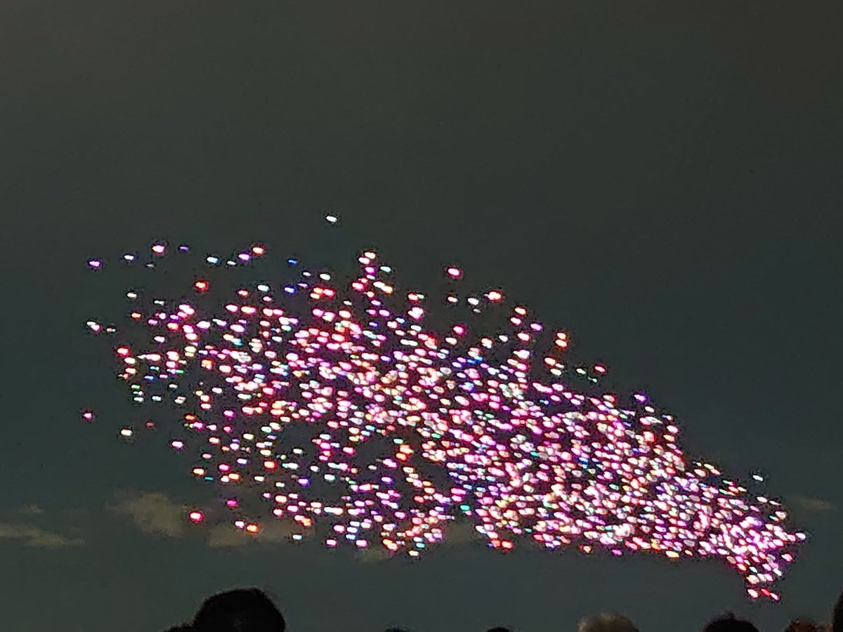 hogehonge's tweet photo. きのうは くらわんか花火大会🎆
おっきい花火🎆は まんまる だね😊 https://t.co/OfYwCbVaKd