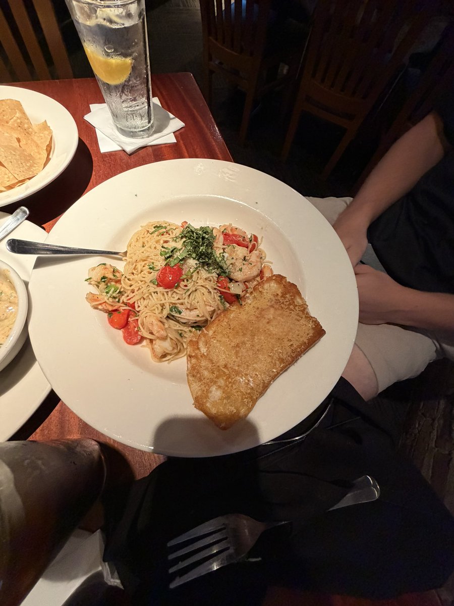 GreydonHowell4's tweet photo. Another great meal‼️ @HalSmithRG have been amazing to me and my friends this weekend. Thank you❤️ ft: Charleston’s #ad #partner #sponsored https://t.co/ki7HG74jBB