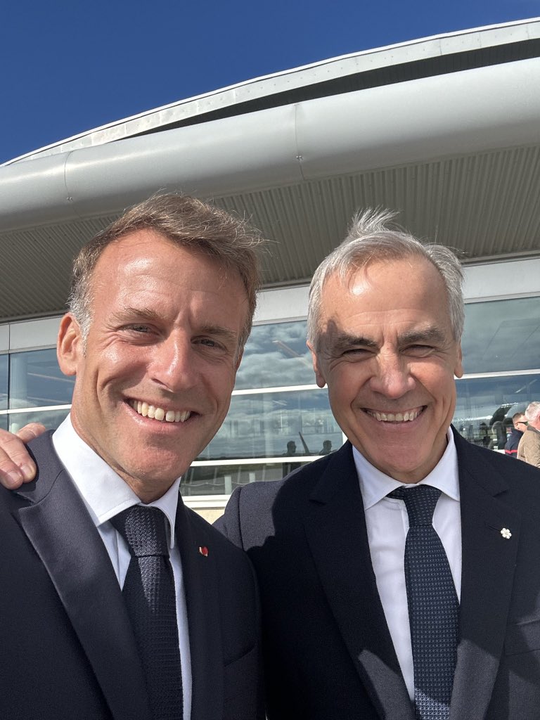 EmmanuelMacron's tweet photo. Entre voisins à Saint-Pierre-et-Miquelon. https://t.co/Yf514q3cfR