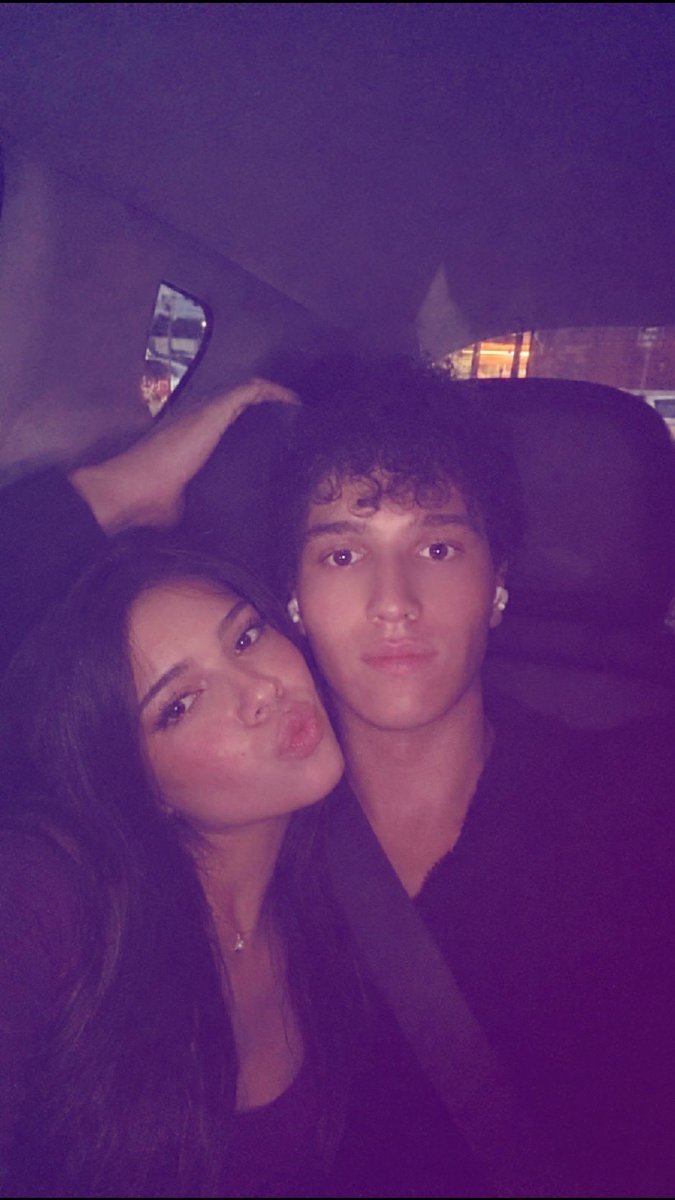 zixyov's tweet photo. @ilyevooid chill off my girl https://t.co/CkoQRVRP3q