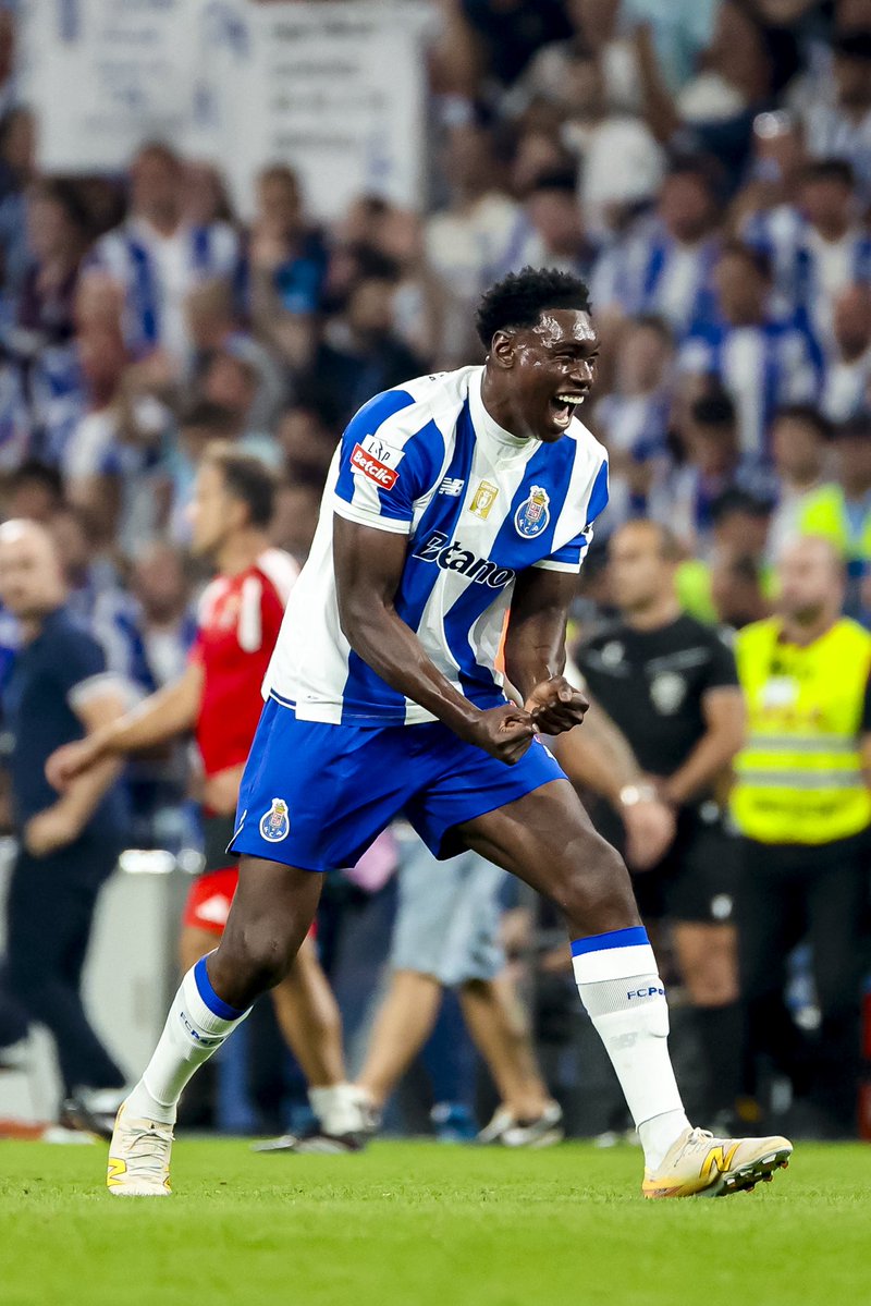 FCPorto's tweet photo. He’s back 🥹

SAMU 🫶 #FCPSLB https://t.co/9mBWVGfqik