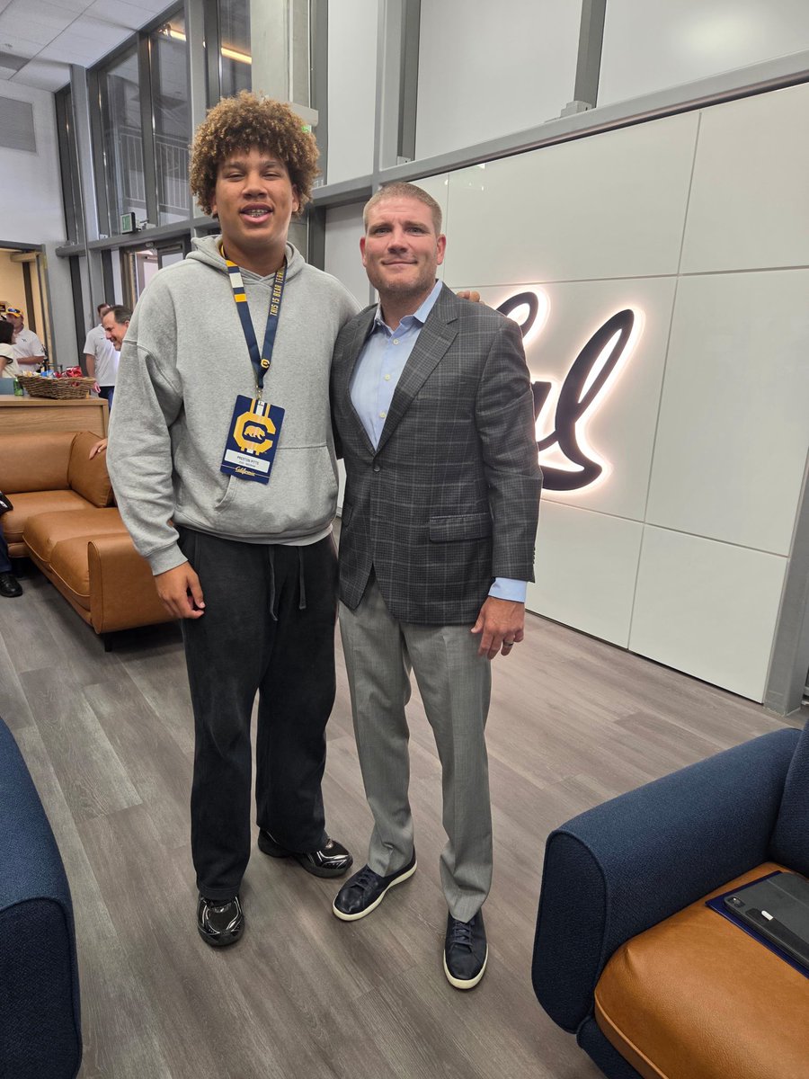 PrestonPitts29's tweet photo. Had a great time at cal yesterday. Thank you for the hospitality you showed my family! @CoachLup @NickRolovich @dlinevids1 @RecruitTWE @CoachE916 @Inderkum_FB @BrandonHuffman https://t.co/xfoD3uIsOz