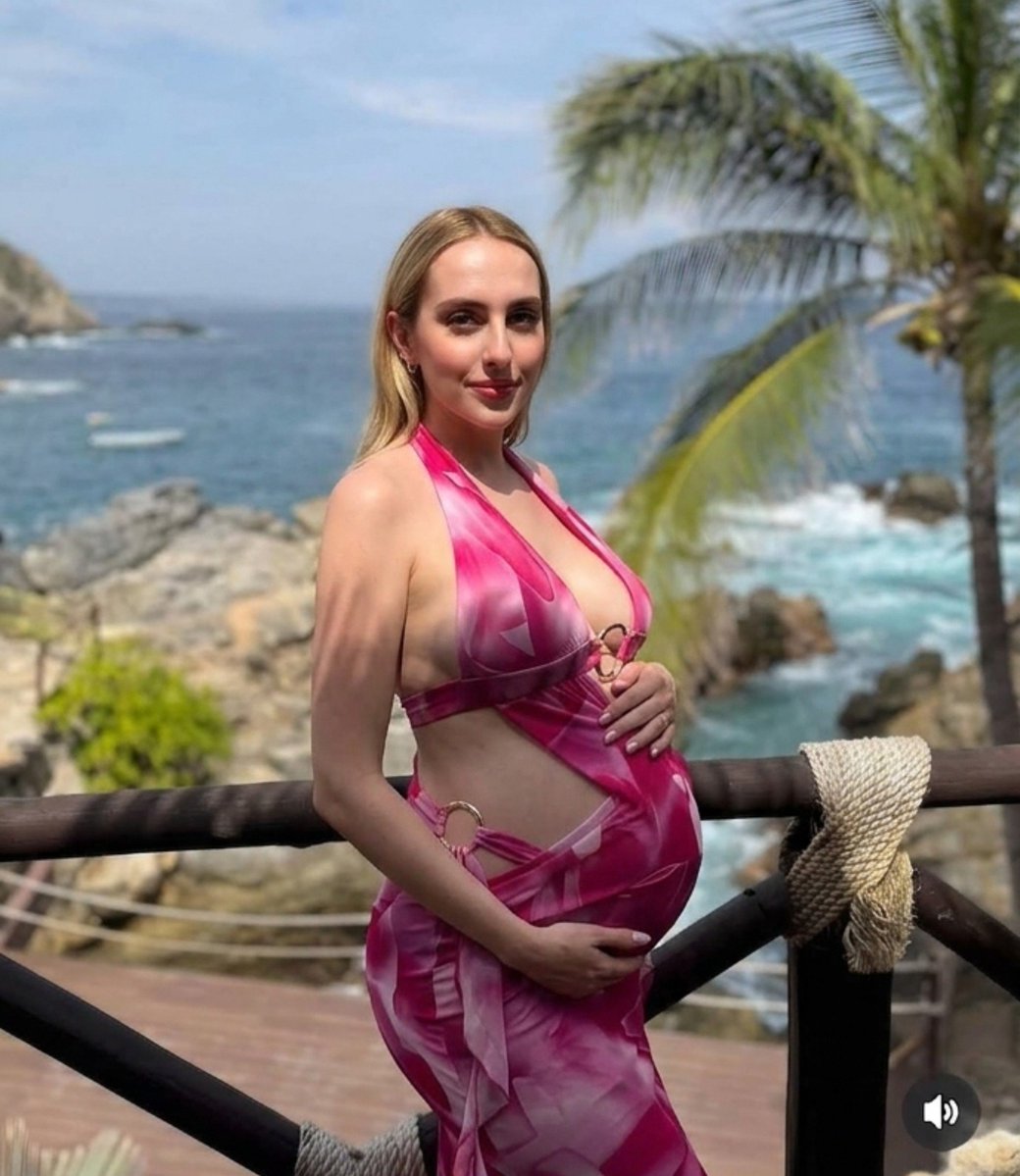 Kota7u7's tweet photo. #pregnant #pregnantwoman #pregnancy #embarazo #embarazada #pregnantart https://t.co/H0KpMQFCzo