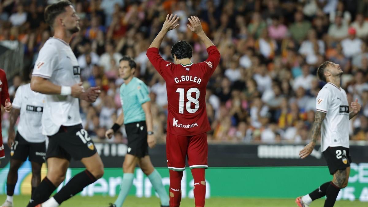 sergiocapilla_'s tweet photo. 😅 Por cierto, lo de Soler me ha parecido una canallada. 

➡️ No por el hecho de tirar el penalti, sino porque tras coger Sučić la pelota para disparar, sabiendo la situación y el contexto, decide decirle que no, que lo tiraba él.

❌ Si pides el penalti, luego no pidas perdón. https://t.co/fHd5scocLS