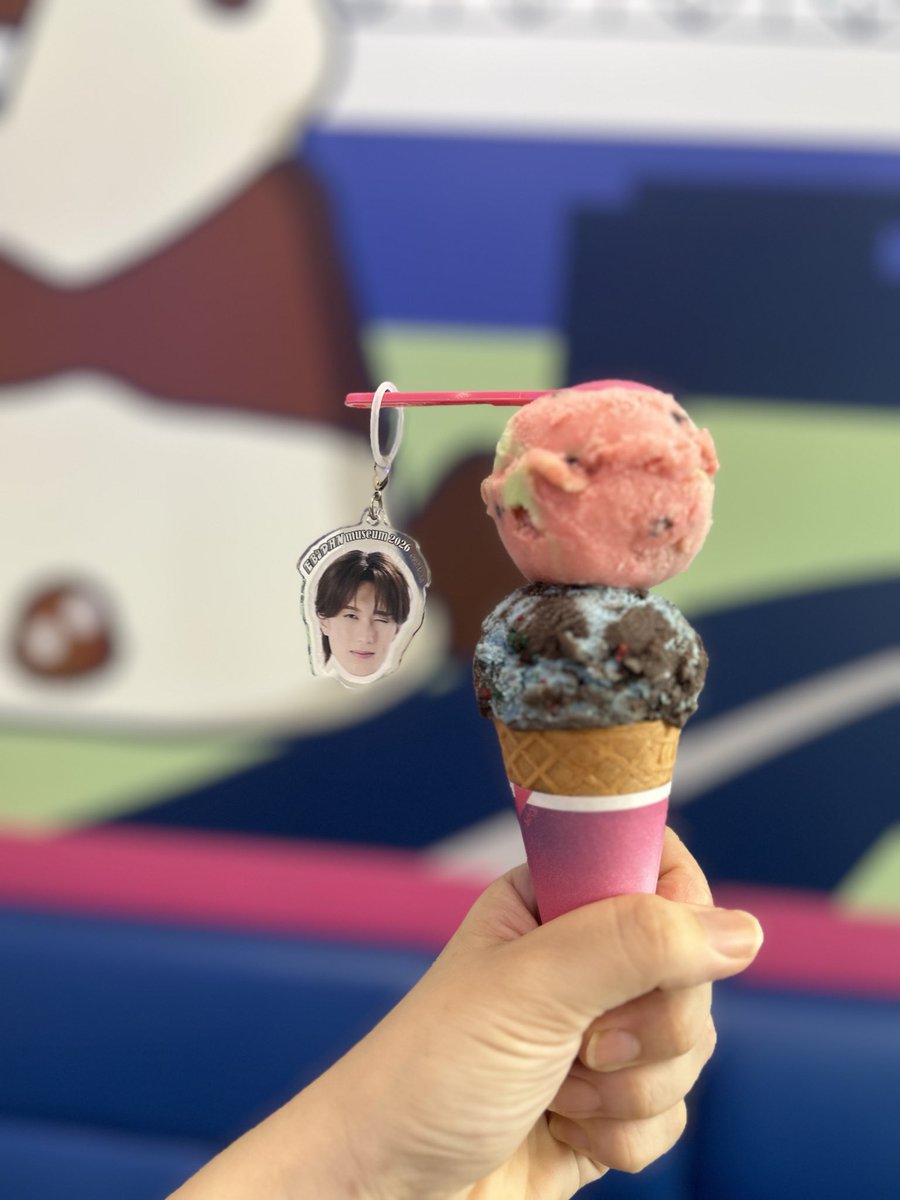 IORInrinrin0120's tweet photo. 初日に自転車漕げなくて絶望親子でしたが、リベンジできました✨
並んでる時ママみるきーずさん何人ともお話できて、写真も撮ってくれた😭
そして、柔ちゃんの自転車に乗れた😭
柔ちゃん🚲担当のお姉さんオタクの気持ちわかってて、写真たくさん撮ってくれてて最高😆今日も愛してる🤍 https://t.co/WaVi1OzeLf