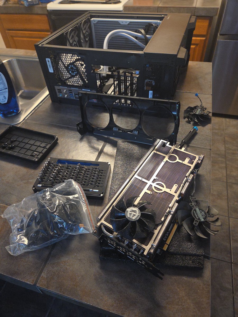 wvibzz's tweet photo. Having to replace the fans on my old 3090 😭 https://t.co/qvgRGbVHw4