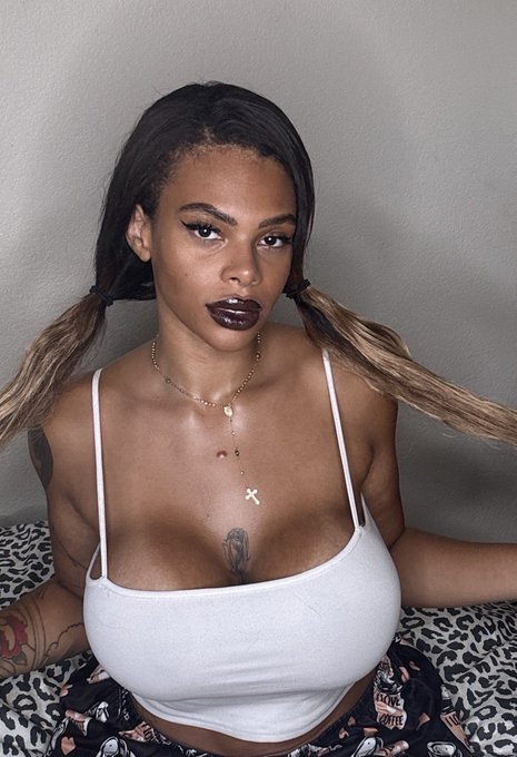 HalleHayes1 tweet picture
