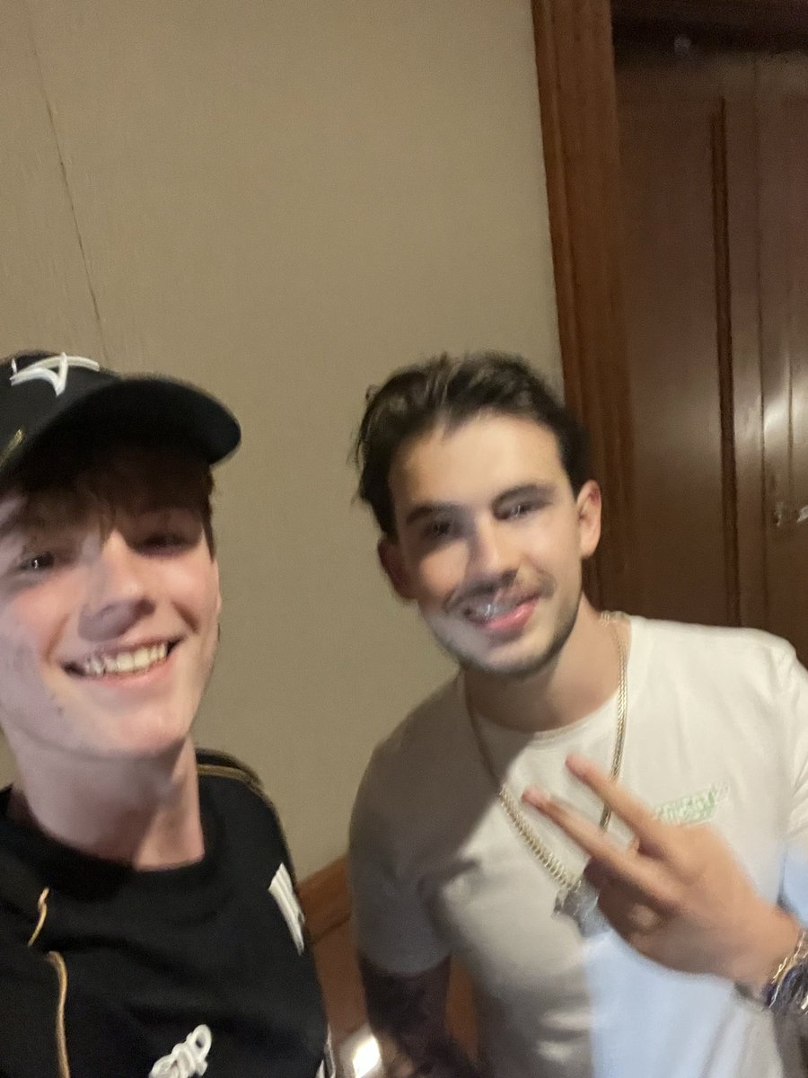 Txnner07's tweet photo. @amustycow had my hands shaking 😂 https://t.co/wbPaEeaPDO