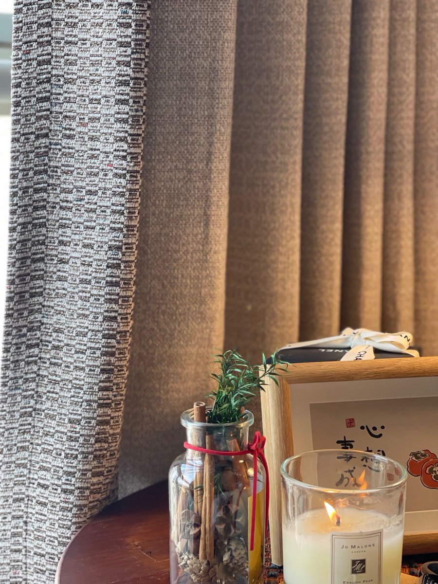 Adellaff17's tweet photo. Transform your workspace with a single tray, a warm lamp, and a plant—small tweaks make big focus gains , #DeskGoals #WorkFromHome https://t.co/6qmg1m32Im