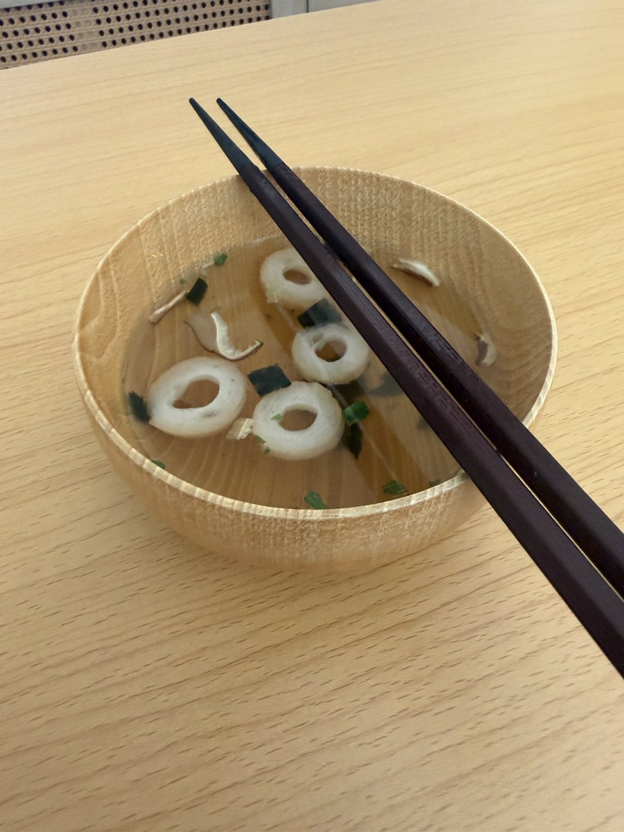 SLightning_'s tweet photo. 同棲初朝ごはん
インスタントです https://t.co/XUSP9BysCb