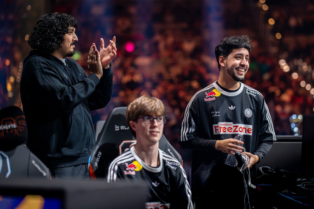 FUTesportsgg's tweet photo. THIS IS ROCKET LEAGUE

We close this Championship chapter by winning the hearts of the RLCS community. 

Thank you for your support from all around the world, and thank you to our incredibly hard-working team, who poured their hearts into the game and climbed from 0 points all the way to the top 4.

We close this chapter to start a new one. Sometimes the journey is more beautiful than the destination.

Thank you, we love you and remember:

FUTURE is FUT
