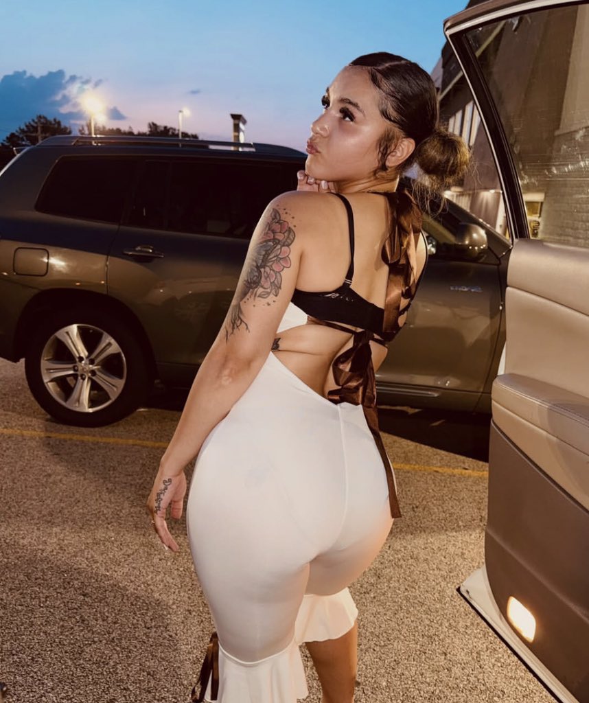 MillySwervooh's tweet photo. Down for outcall. I just love a nigga that can beat the pussy so good &amp; f**k me with no mercy  nasty to me 👅🥲🫦 https://t.co/7l7jTLpF91