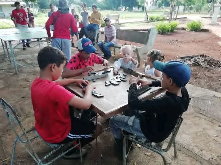 MeyvisEstevezE's tweet photo. Nadie se queda atrás. Este es un proyecto de todos 💪. 

#RedJuvenilComunitaria en el Consejo Popular Jagueyal del municipio de Venezuela, Ciego de Ávila.

Seguimos creciendo 🇨🇺‼️ 

#UJCdeCuba 
#CubaEstáFirme https://t.co/i9KyS3k49j