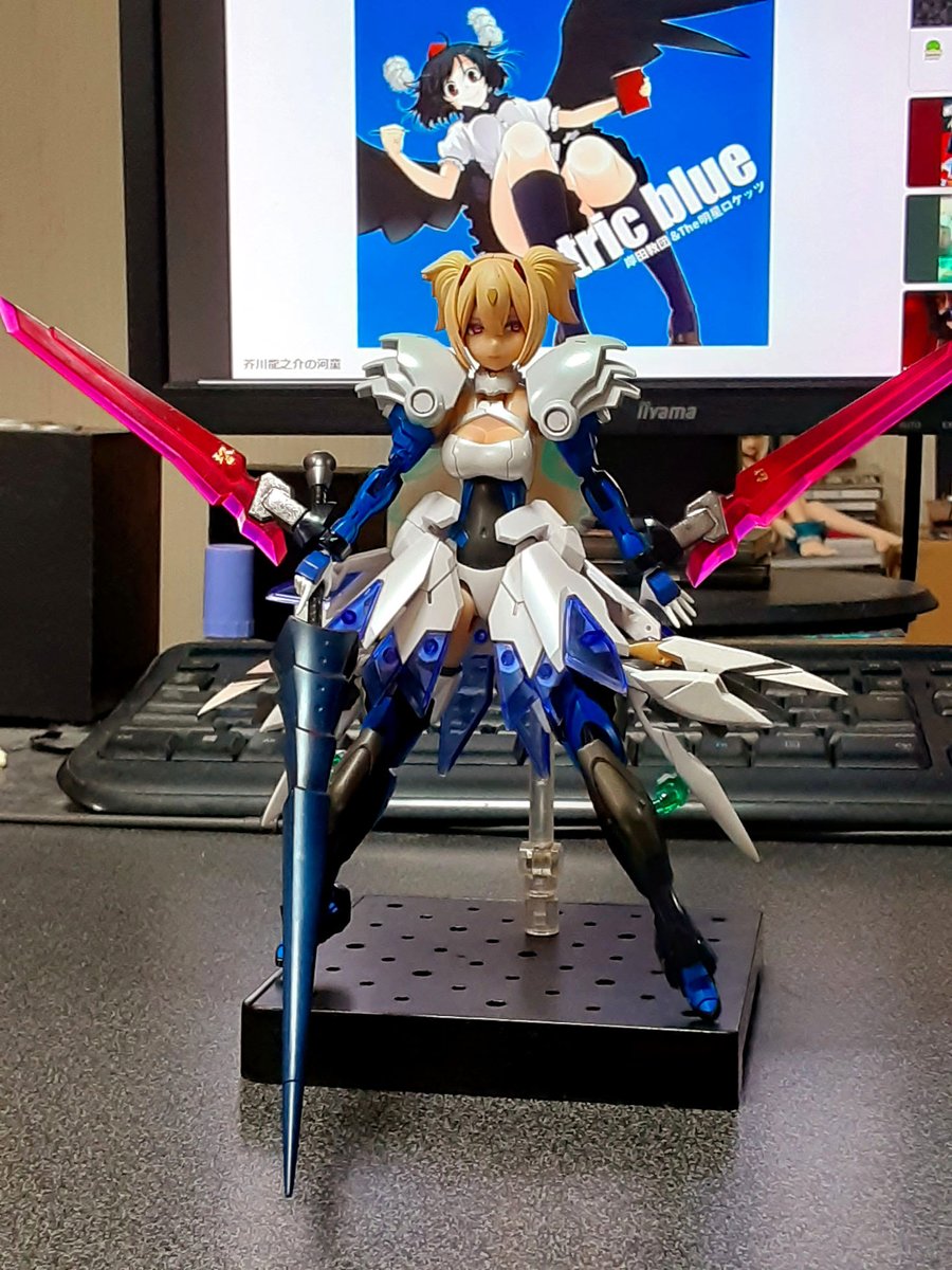 24oka2's tweet photo. 手首に長物とか取り回し悪いけど
そこはロマン装備と言う事で
あと胸元も見えてたほうが正ヒロインポイント
高いんじゃないかと換装 https://t.co/y6xLUSvRHh