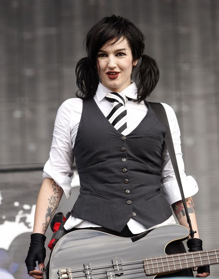 silentviewerl's tweet photo. She invented pigtails btw. Why is nobody crediting her for this. https://t.co/rTu0w0KqrD