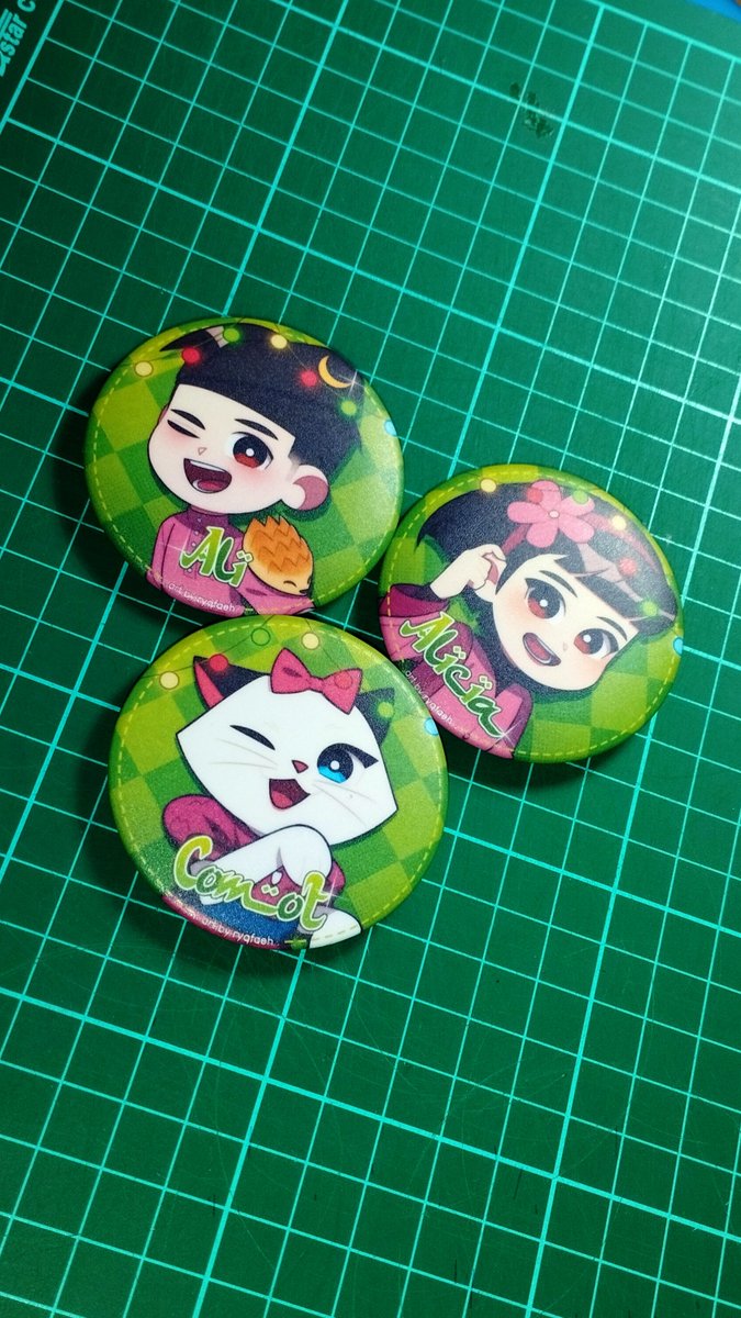 ryqfaeh's tweet photo. Back to the "punching the badges". 🦐🍤 #animefestplus https://t.co/58AHL0AV5W