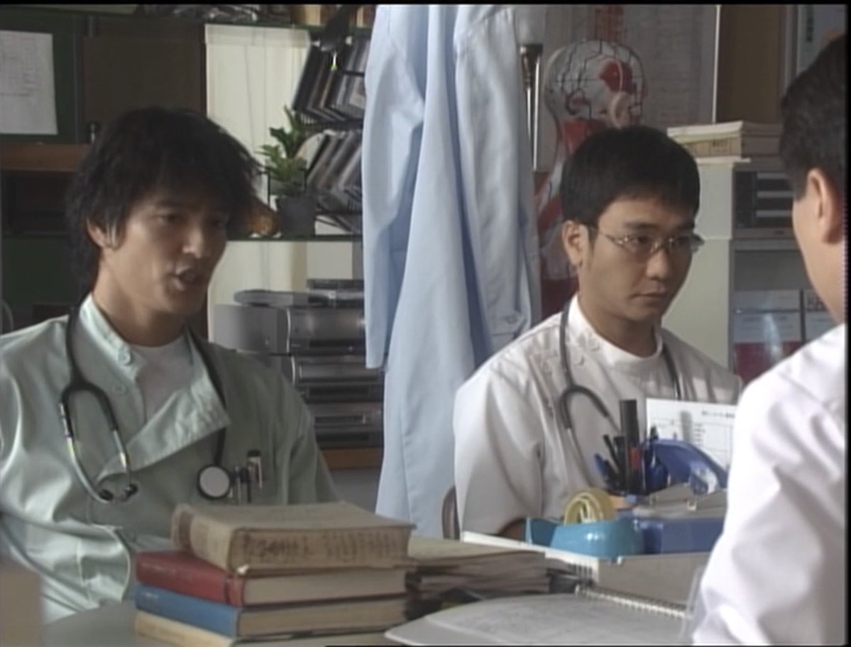 goma_mer's tweet photo. 第一シリーズでチャラ男だった落合先生が院長に、研修医だった辻先生がセンター長は激アツです🔥
#救命病棟24時 https://t.co/RSI1YBOCdr