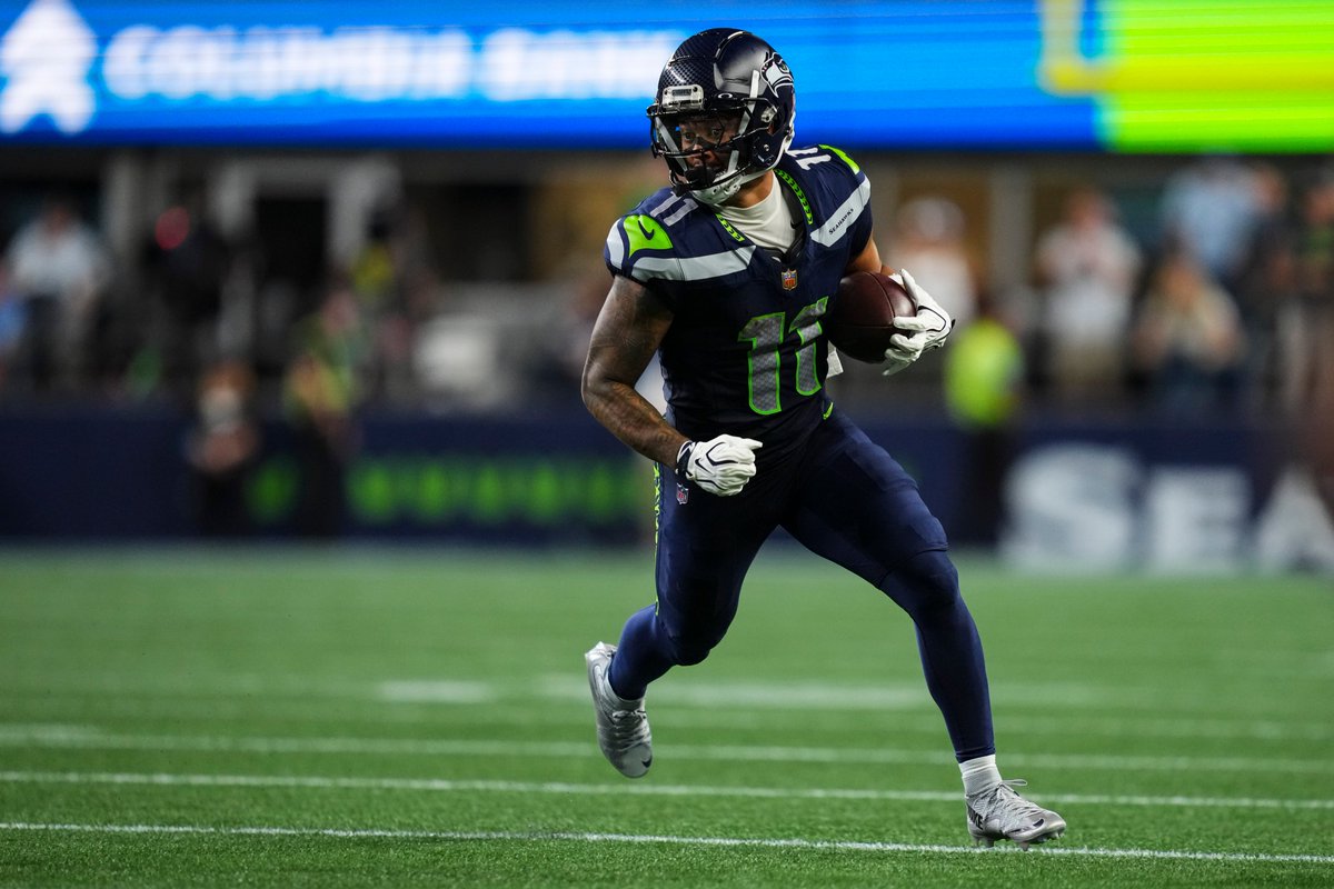 YahooFantasy's tweet photo. Is JSN the best WR in the NFL? https://t.co/FHUk7IjvZd