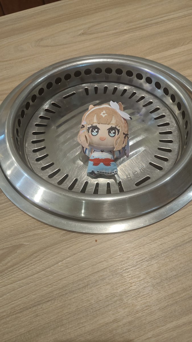 bigsisterlalala's tweet photo. @FORHEPHAESTUS Well... Too bad, I guess...

Cause I'm grillin' 'er first— https://t.co/1pVXQmuNjP
