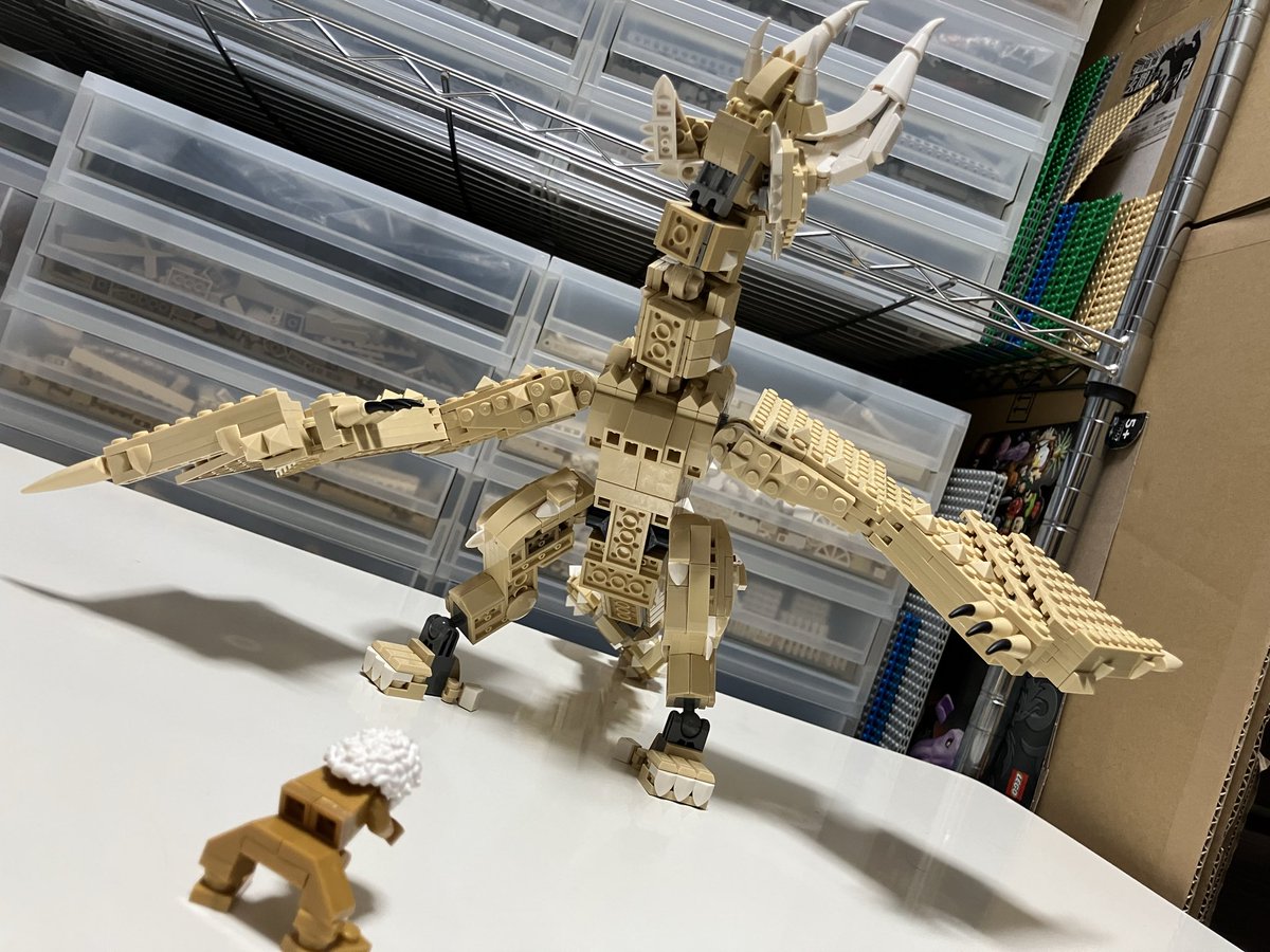 rt4259950402727's tweet photo. レゴでモンスターハンターのディアブロスを作りました。独特な形状の頭、尻尾、背甲の表現に結構時間がかかりました。

#レゴ #MonsterHunter #ディアブ���ス #Diablos https://t.co/y5Q4xGtg3a