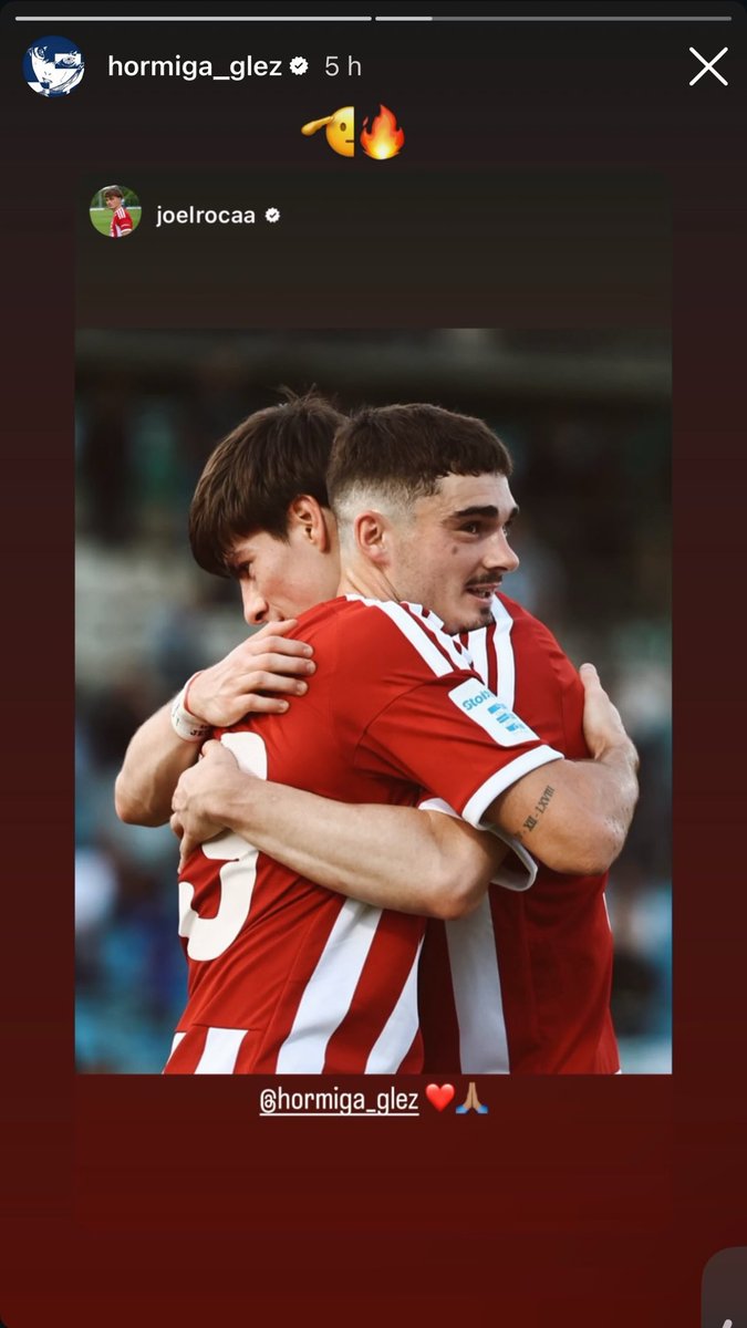 poetschiv's tweet photo. fuera de que olympiacos no sepan jugar en equipo y sean unos completos individualistas, que bonito es ver que todos le agradecen algo a armando y que ya está formando amistades dentro del equipo💕 https://t.co/SXhuP67l9U