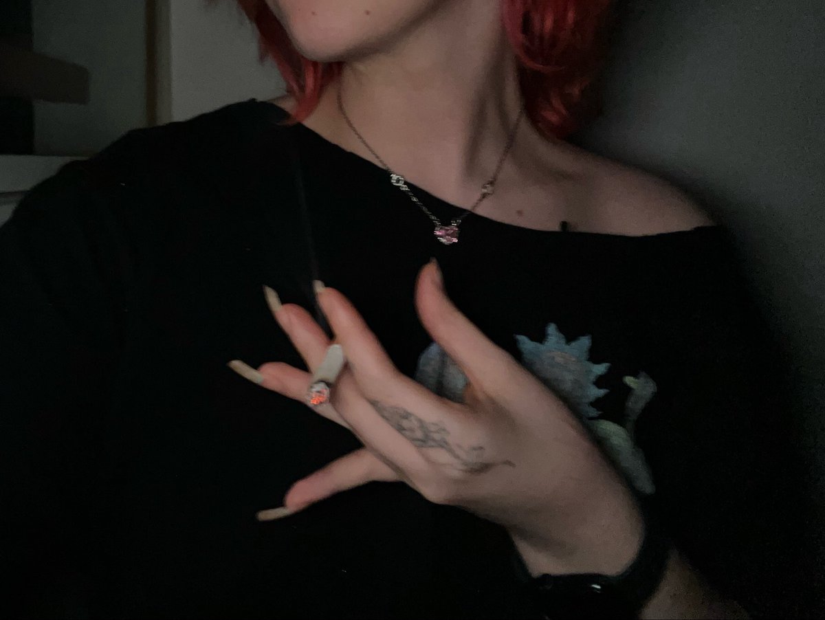 sofia_aqq's tweet photo. Drunk high cig❤️ nothing better than that 
#drugs  #dr0gs #dr0g https://t.co/K9gCOdDxCA