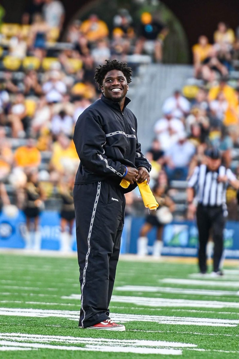 USMonSI's tweet photo. Former Southern Miss “super back” and current Buffalo Bills running back Frank Gore Jr. (@stn_2lit) came back to Hattiesburg to watch the Golden Eagles take on UConn on Saturday night. #SMTTT

📸: @joshhouse1987 https://t.co/okKXaOfwEu