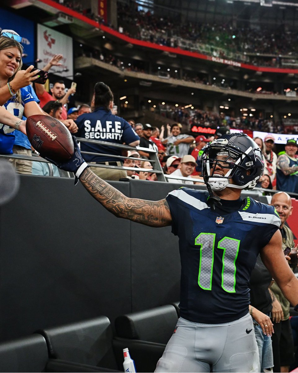 Seahawks's tweet photo. First three-touchdown game of @jaxon_smith1's career. 📈 https://t.co/Sf6zvmREHb