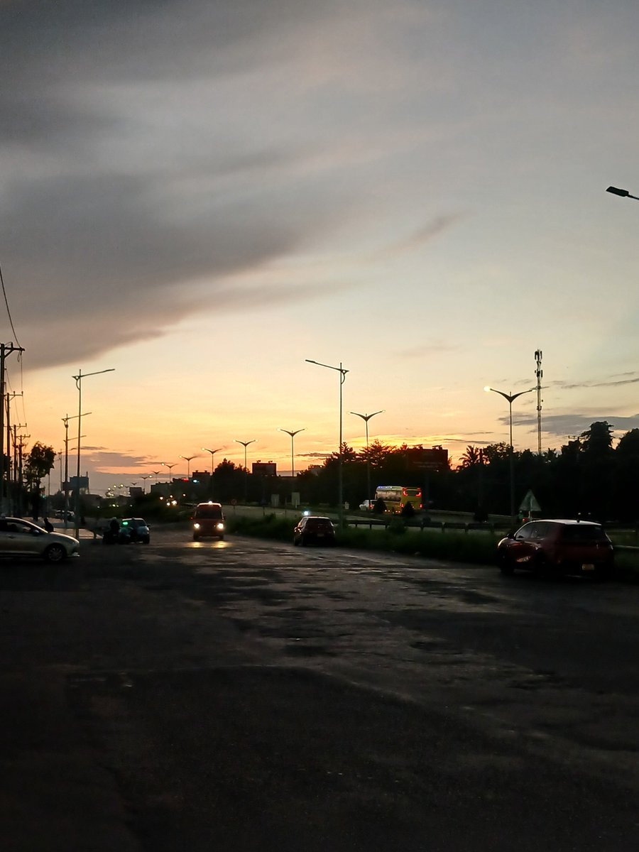 TuanKit51863152's tweet photo. Ánh bình minh đầu tuần. Chúc tuần mới thuận lợi, mọi may mắn điều đến tay... https://t.co/8RtfrxqwUi