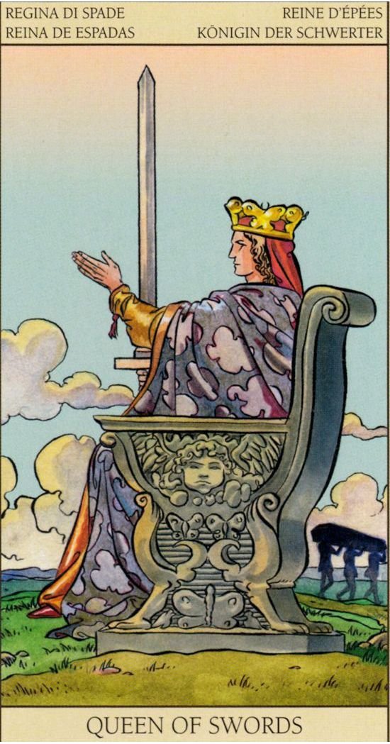 libeluladevenus's tweet photo. ✶ A Rainha de Espadas é muitas vezes vista como alguém grossa, fria, distante ou até mesmo sem sentimentos...

Mas, na verdade, seu significado é bem mais profundo: ela entende que não pode se guiar totalmente pelos seus próprios sentimentos, porque isso já a feriu no passado. Por isso, ela sabe reconhecer quando alguma coisa a incomoda e, principalmente, sabe dizer quando NÃO aceita determinada situação.

Por esse motivo, sua imposição de limites pode sim soar como arrogância ou grosseria, suas palavras podem cortar como espada. Quando ela aparece, vem te ensinando a agir da mesma forma. Não como se seus sentimentos não existissem, mas com a consciência de que se proteger também é importante.

Isso pode aparecer em vários momentos da vida: numa relação, quando você percebe que seu parceiro está ultrapassando os seus limites e decide falar sobre isso, ou então com pessoas desconhecidas, quando alguém te trata de uma maneira que você não considera aceitável e você simplesmente diz “não aceito que fale comigo dessa forma”...

E também pode aparecer em coisas menores do dia a dia: quando você para de aceitar determinados comportamentos, quando começa a dizer não sem precisar inventar uma desculpa ou quando entende que não precisa continuar em um lugar apenas para não desagradar alguém.

É justamente por isso que a Rainha de Espadas pode incomodar.

Ela pode ser ríspida, pode ser direta e nem sempre vai falar aquilo que as pessoas gostariam de ouvir. Porém, existe uma diferença entre ser cruel e saber se posicionar.

Se o "não" dela incomoda tanto, será que é ela o problema? Ou apenas quem está ao redor que não sabe lidar com a frustração?

De início, se ela vem como uma lição para você, você pode até se sentir incomodado por ela, mas talvez seja porque tenha aprendido a se anular a vida toda, o que causa estranheza quando alguém consegue se posicionar.

Depois de um término, por exemplo, essa energia também pode aparecer quando você finalmente consegue olhar para aquilo que ficou para trás e entender que talvez aquela perda tenha sido necessária para o seu próprio bem.

Você pode sentir saudade e, ainda assim, reconhecer que não deveria voltar, pode amar alguém e entender que aquela relação não funcionava mais.

Pode se lembrar de tudo que viveu e, mesmo assim, perceber que permanecer naquele lugar significaria continuar se machucando.

Porque a Rainha de Espadas não representa alguém que deixou de sentir. Ela representa alguém que aprendeu a não se abandonar por causa do que sente(ou de outrem).

E talvez seja justamente essa a parte que algumas pessoas não entendem.

Às vezes, colocar um limite parece frieza para quem estava acostumado com a sua disponibilidade.

Dizer “não” parece grosseria para quem sempre teve acesso a você.

E seguir em frente parece falta de sentimento para quem acredita que, se você ainda ama, deveria continuar ali.

Mas você não precisa provar que sente alguma coisa permanecendo em situações que já não fazem bem.

A Rainha de Espadas entende que algumas coisas precisam ser deixadas para trás não porque nunca tiveram importância, mas porque já não fazem bem para quem você está se tornando.