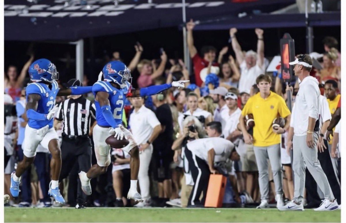 MrNeckmuscles's tweet photo. Next year this will be the photo above Gate 8 at the Vaught https://t.co/YbVOKPu2Ud