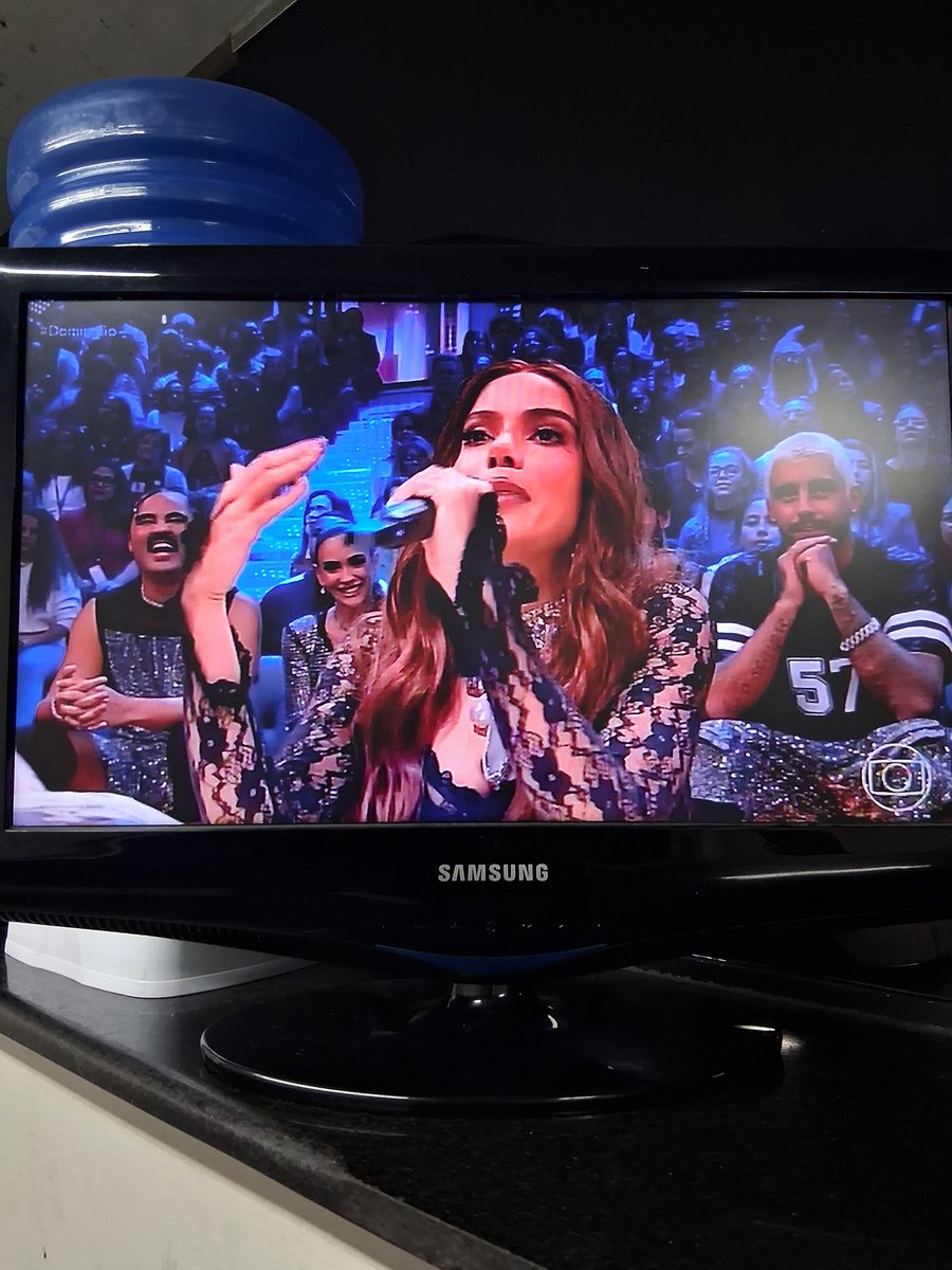 peu_vm's tweet photo. A Pombo Gira em pessoa, LAROYE 💃🏾
@Anitta https://t.co/4EHJWA2ntv