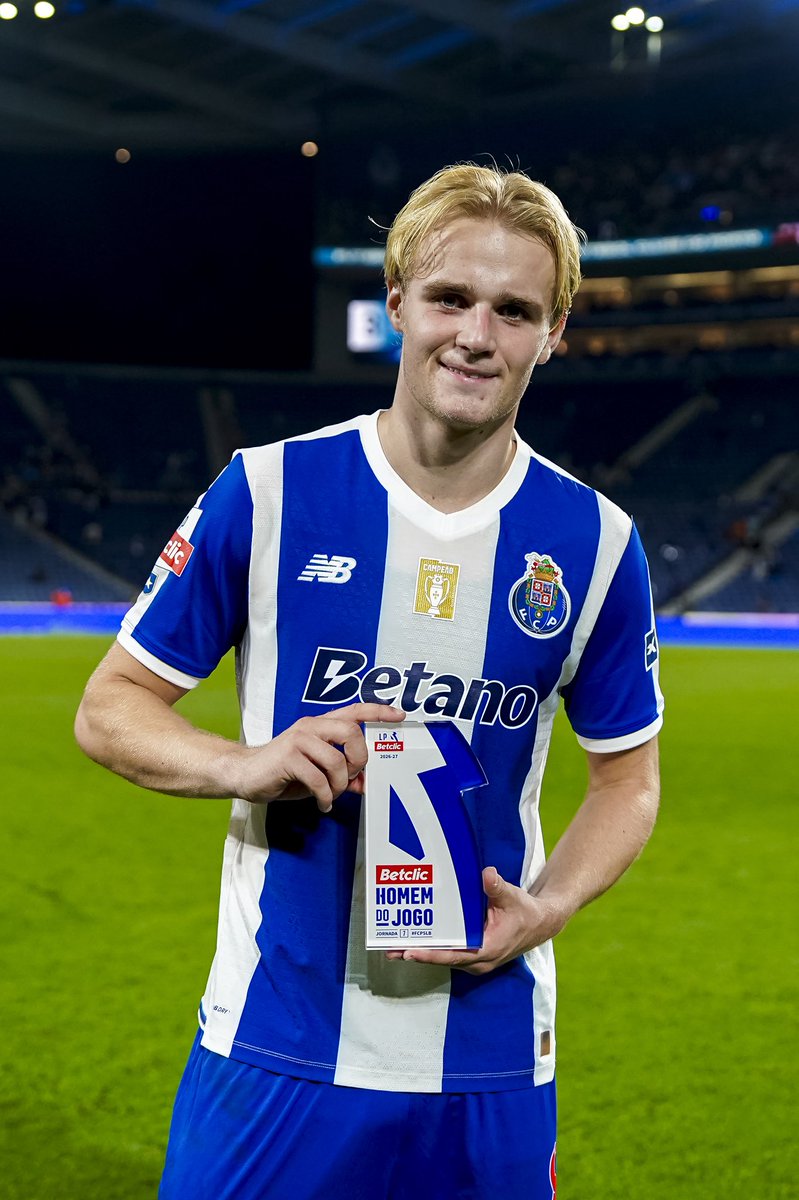 FCPorto's tweet photo. 𝗠𝗩𝗣 ⭐️ Victor Froholdt 🫡

#FCPSLB https://t.co/y4oZlZOtTI