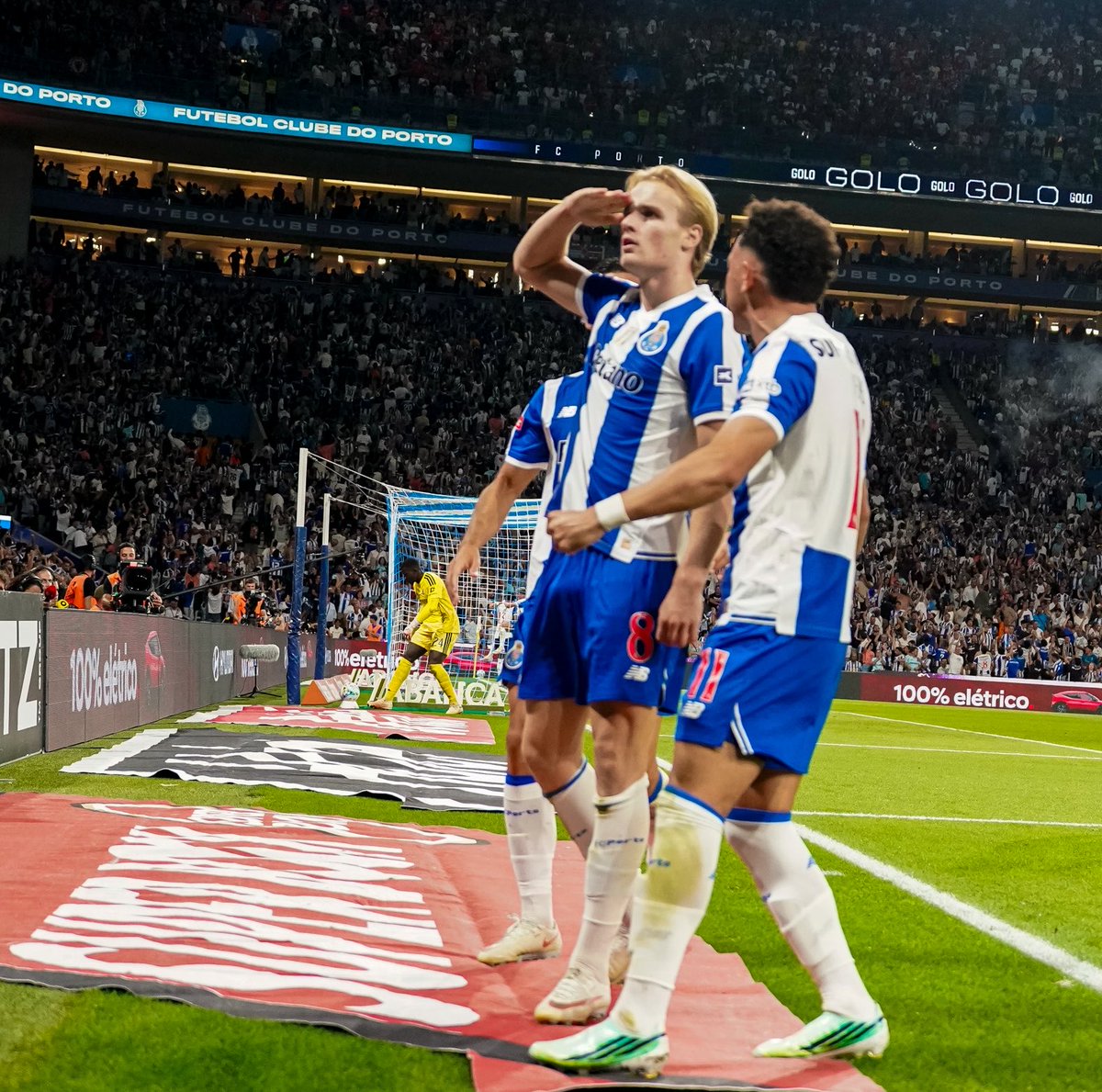 FCPorto's tweet photo. 𝗠𝗩𝗣 ⭐️ Victor Froholdt 🫡

#FCPSLB https://t.co/y4oZlZOtTI