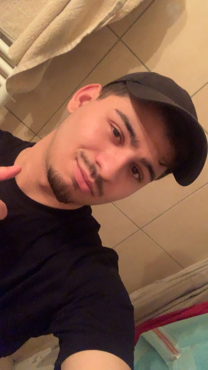 LeonardoFindom's tweet photo. Just a pretty boy with expensive taste and a weakness for being spoiled 😌

#CashMaster #PayPig #GayFindom #MaleFindom #MoneySlave https://t.co/l1VqJmvQUP