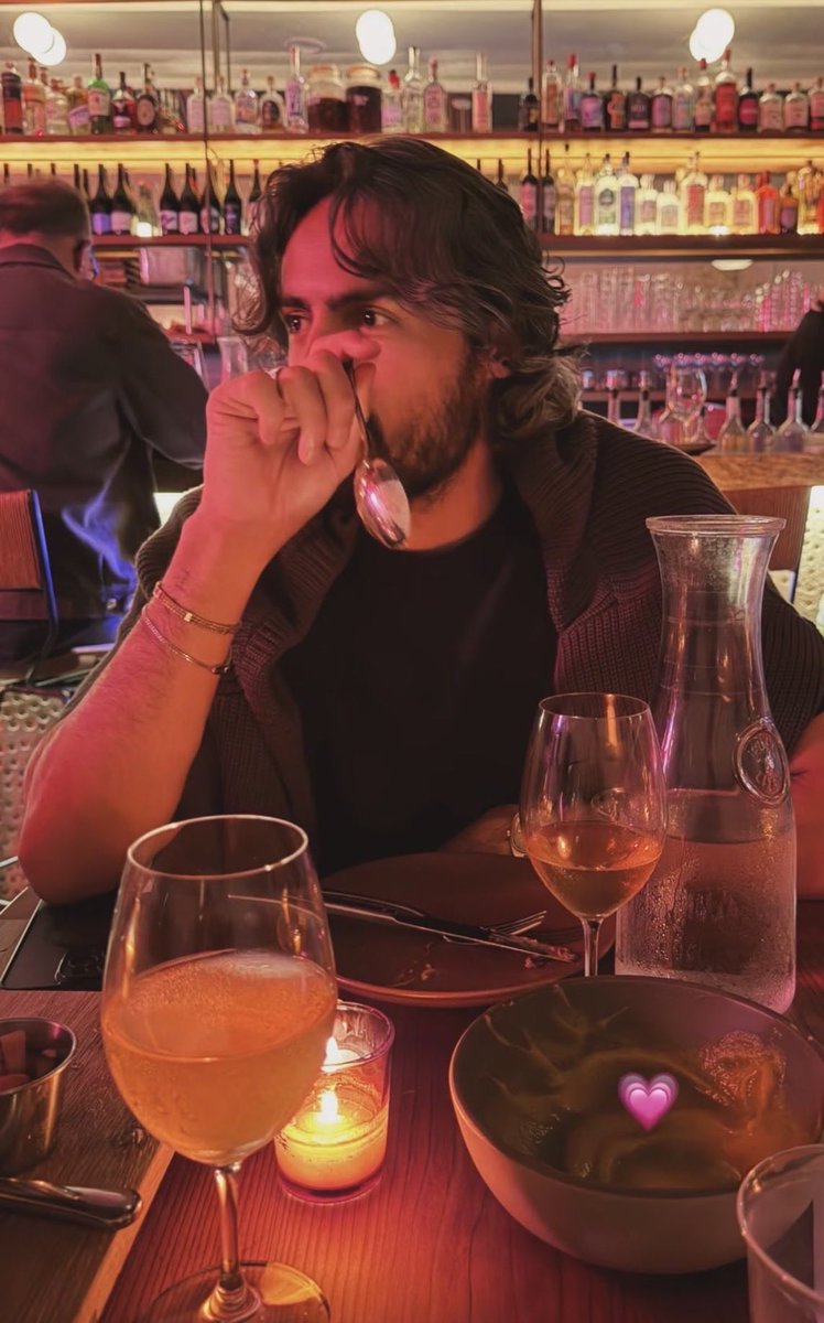 cuntyween's tweet photo. 🚨 | MELANIES NEW BOYFRIEND IS PHOTOGRAPHER CALLES OLLIE ALI! https://t.co/xuPKpQAMwd