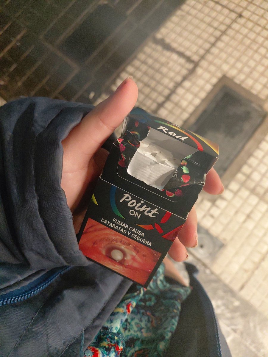 t111mmm's tweet photo. porfa compren los puchos six de red point es como un vape pero mas sano https://t.co/seWxxgVm7Q