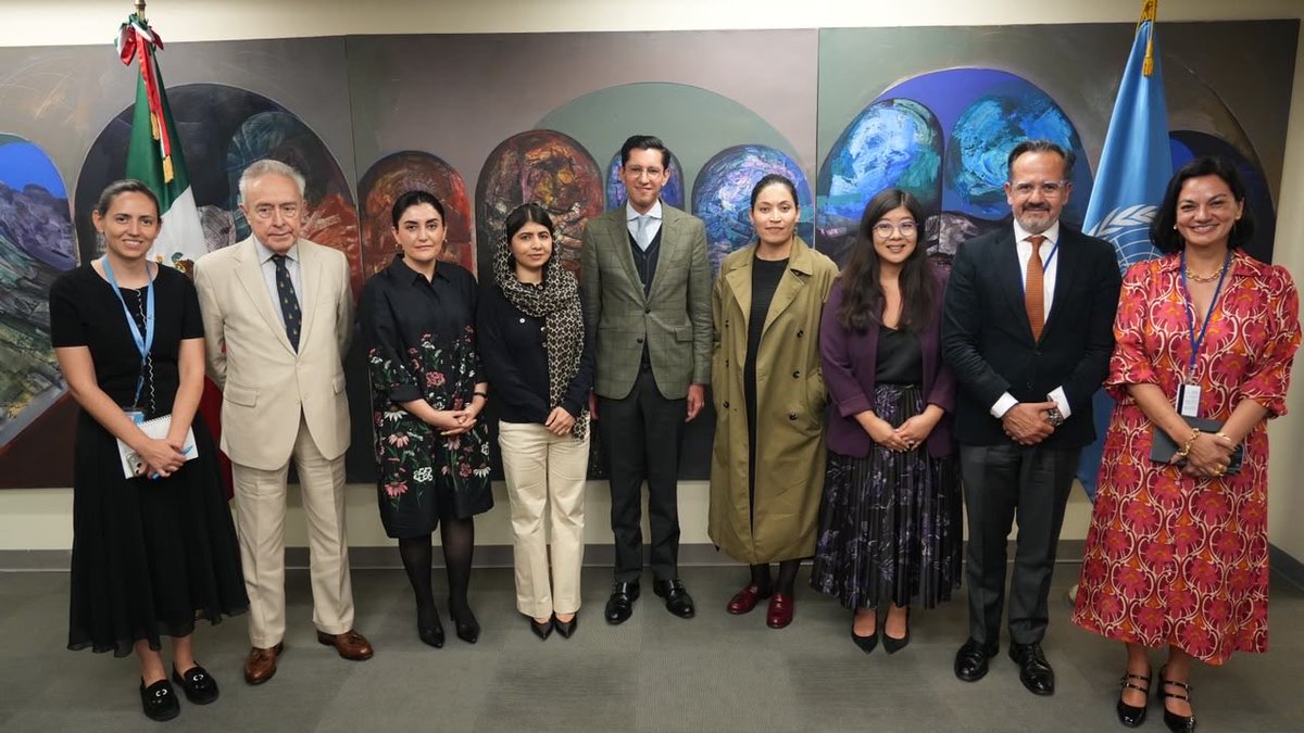 r_velascoa's tweet photo. Un gusto conversar esta tarde con @Malala desde la sede de @MexOnu. Platicamos sobre la importancia de trabajar conjuntamente para sumar a más países y fortalecer la cooperación entre gobiernos y sociedad civil para avanzar en la protección de los derechos de las mujeres y niñas, así como prevenir su opresión sistemática.

De igual manera, le compartí los avances consolidados por el Gobierno de México en el combate a la discriminación y las desigualdades, sobre todo en materia de género y educación. 

Agradezco a Malala y a su equipo por el espacio para dialogar y el reconocimiento a nuestro país por el impulso que damos a la Convención sobre la Prevención y Castigo de Crímenes de Lesa Humanidad.